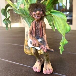 Fun, Nyform Troll Guitarist Rocking Out